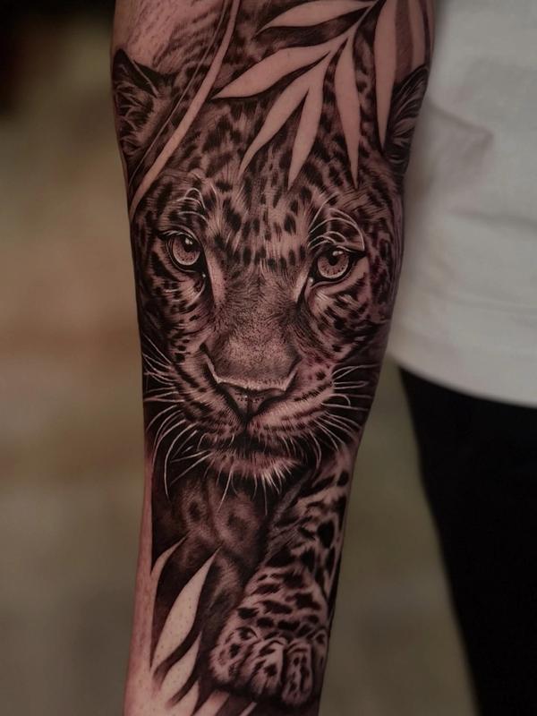 Black and grey realisme